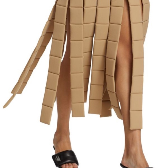 A.W.A.K.E. MODE High Waisted Multi Slits Quilted Midi-Skirt Beige 38 (4) NWT - Picture 5 of 12